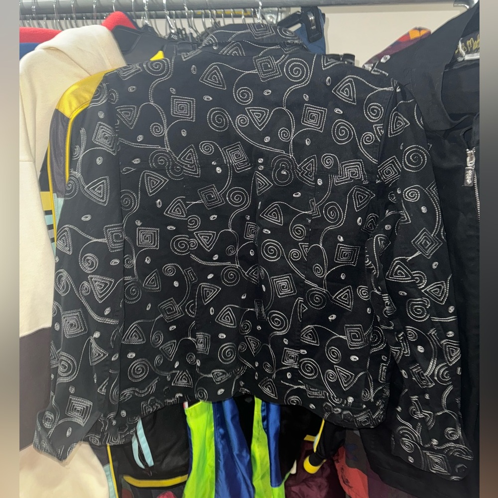 Black Patterned Jacket - image 3